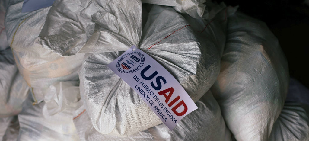 Militares venezolanos refuerzan frontera para evitar ingreso de ayuda humanitaria