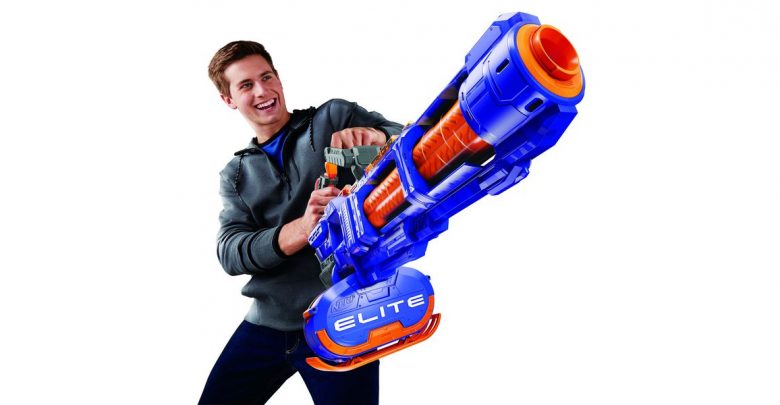 Nada arroja espuma como un completo Nerf Gatling Blaster