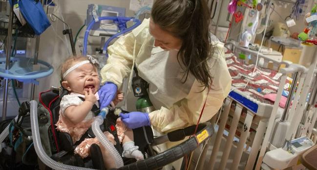 [TLMD - NATL] Así esta bebé sin tráquea se salvó de morir