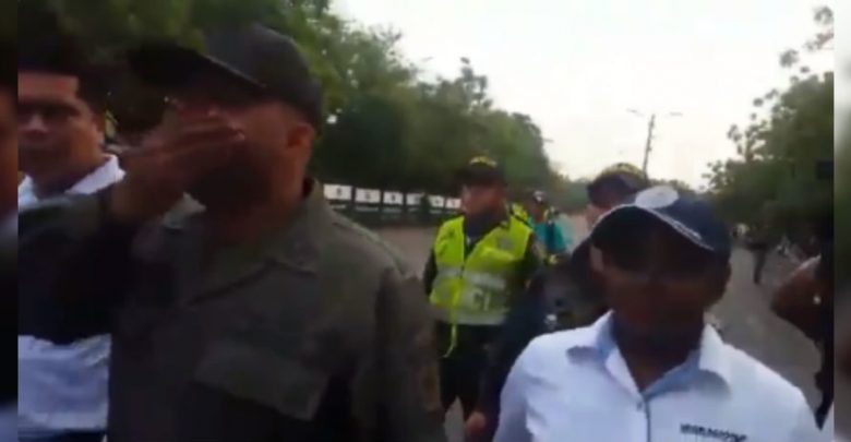 Soldados venezolanos dejan puestos y se unen a la oposición en cruces fronterizos (Video)