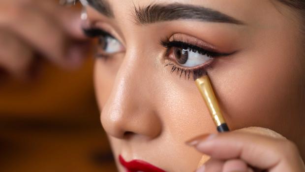 [TLMD - LV] El peligro oculto del maquillaje que puede causar la ceguera