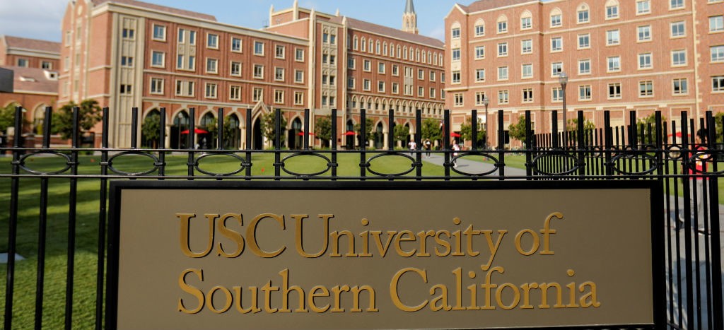 FBI destapa red de millonarios sobornos para ingresar a universidades de prestigio en EU