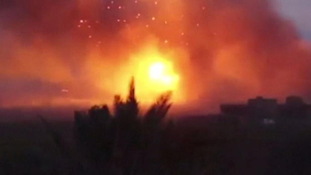 De cerca: cómo le tiran los bombazos a ISIS