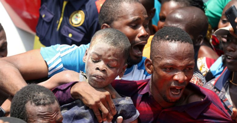 Al menos 25 muertos por colapso de escuela en Nigeria; rescatan a 16 niños