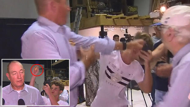 Video: menor da “huevazo” a senador que culpa migración de masacre en Nueva Zelanda 