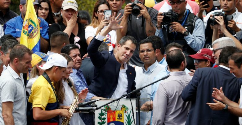 Celebra EU que Guaidó no fue detenido a su regreso a Venezuela