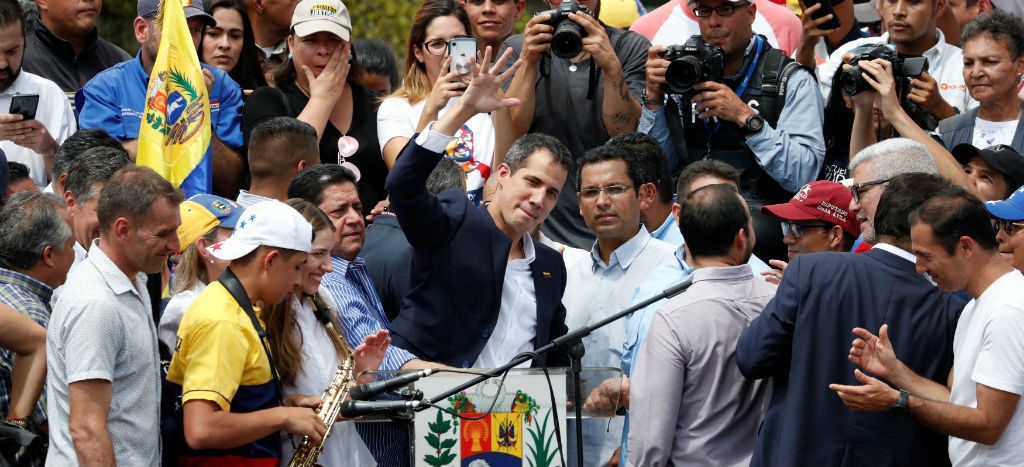 Celebra EU que Guaidó no fue detenido a su regreso a Venezuela