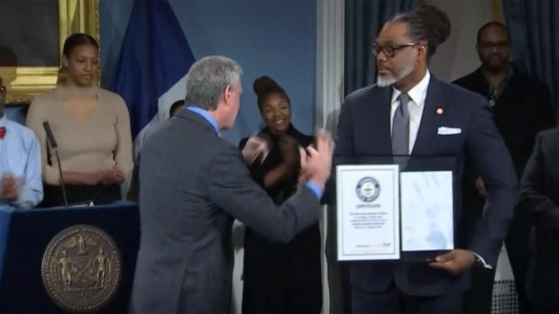 [TLMD - NATL] Otros “gigantes” protestan tras premio Guinness al político más alto