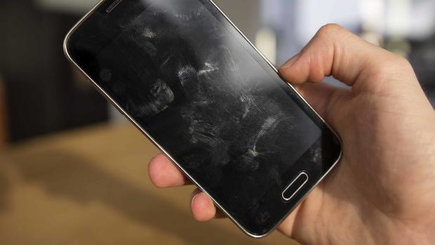 [TLMD - LV] Más sucio que un inodoro: los peligros del teléfono celular