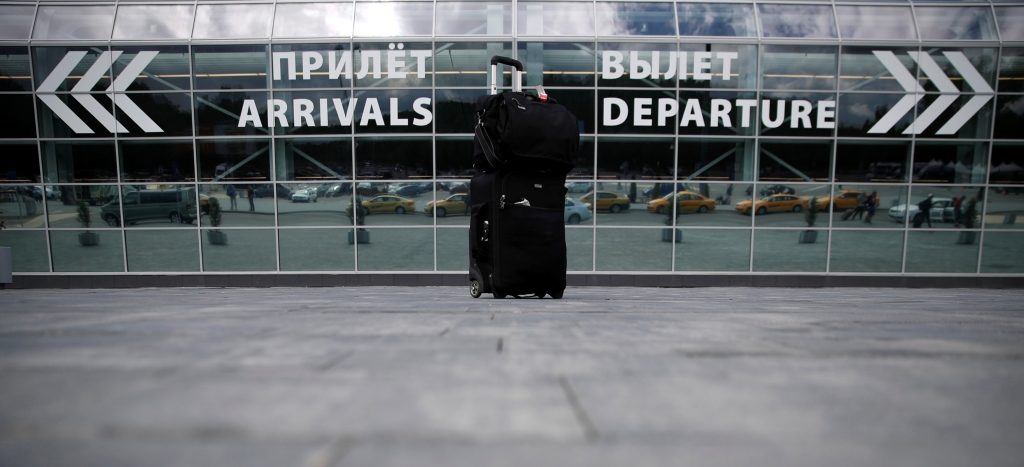 Detectan en Moscú a empleado de embajada de EU que llevaba un proyectil en su equipaje