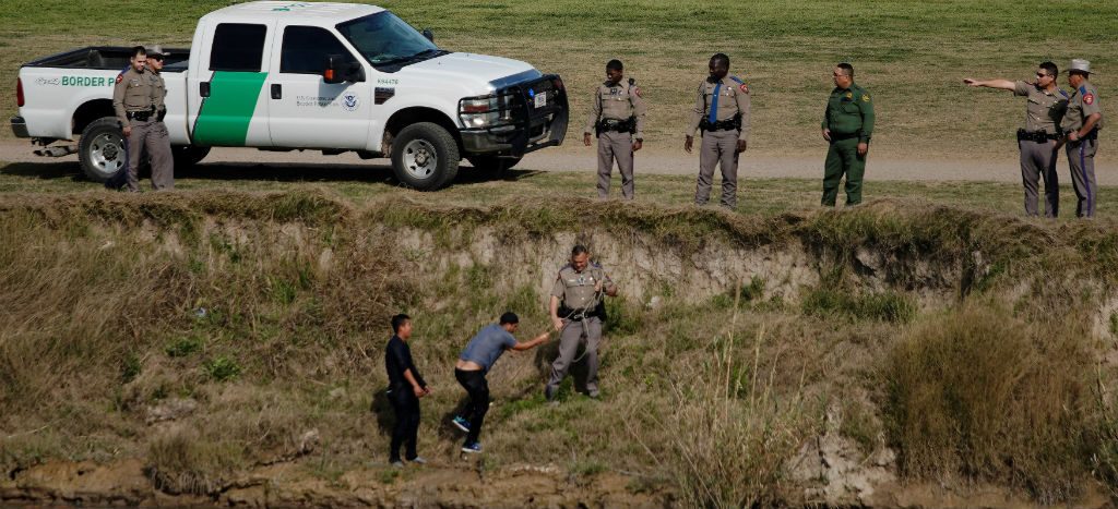 Detenciones de migrantes en la frontera sur de EU crecieron hasta 150%
