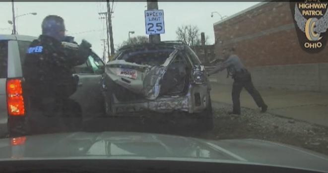 [TLMD - NATL] Por insólita razón: conductora huye veloz y sin importarle casi nada