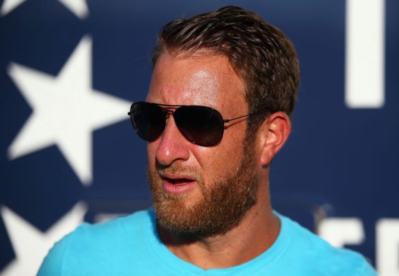 El fundador de Barstool Sports presuntamente culpa a los "idiotas" de la empresa por la controversia de derechos de autor