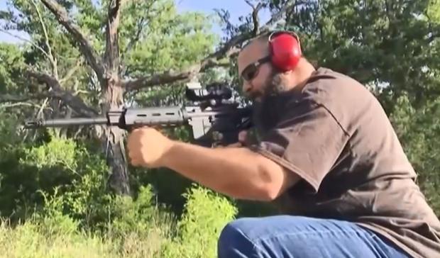 Cómo funciona el dispositivo para armas que Trump ordena prohibir 