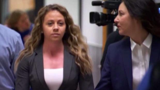 [TLMD - Dallas] Comparece expolicía de Dallas acusada de homicidio