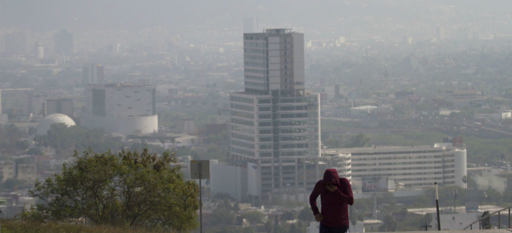 Mala condición del aire mata a más personas que el tabaquismo: estudio