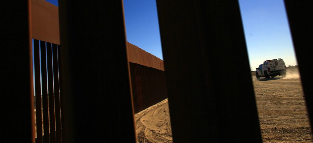 Patrulla Fronteriza arresta a 750 centroamericanos en río Colorado, entre Sonora y Arizona