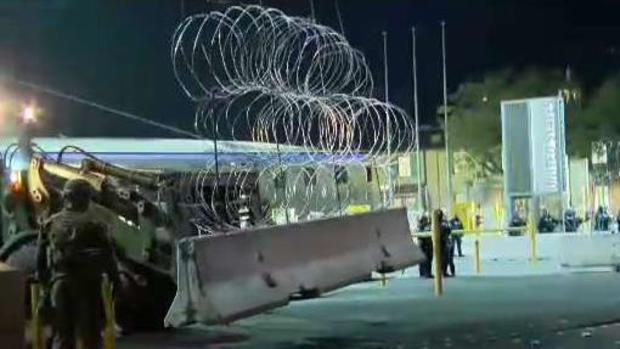 Increíble: roban el alambre de púas del muro fronterizo