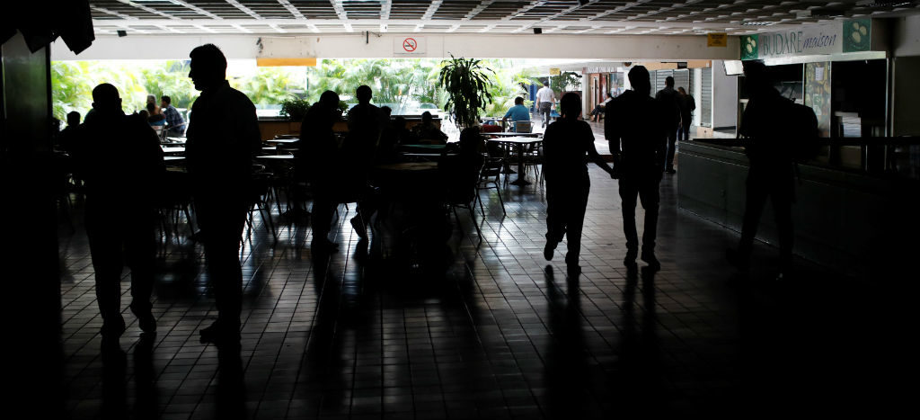 Sufre Venezuela apagón masivo; gobierno de Maduro denuncia “sabotaje”