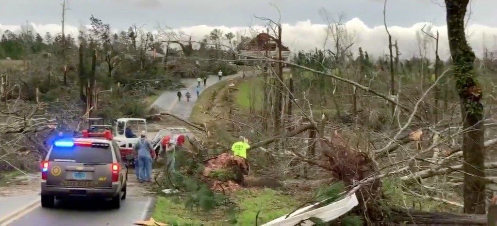 Tornados en Alabama dejan al menos 23 personas muertas