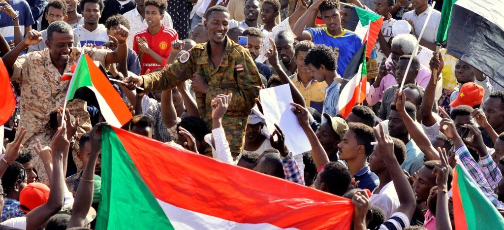 16 muertos durante protestas en Sudán; exigen un gobierno civil