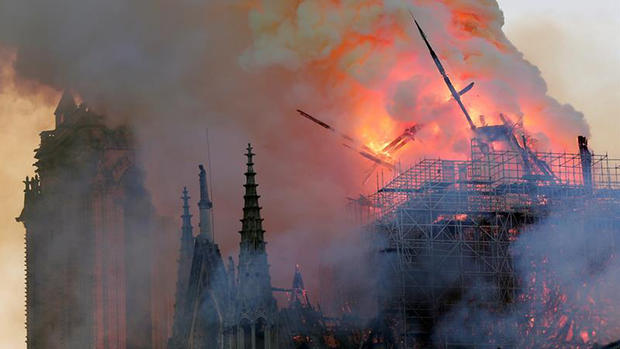 Arde catedral Notre Dame; salvan estructura principal