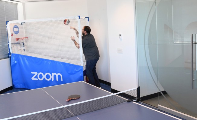 Zoom, el rentable unicornio tecnológico, establece un precio de salida a bolsa por encima del rango