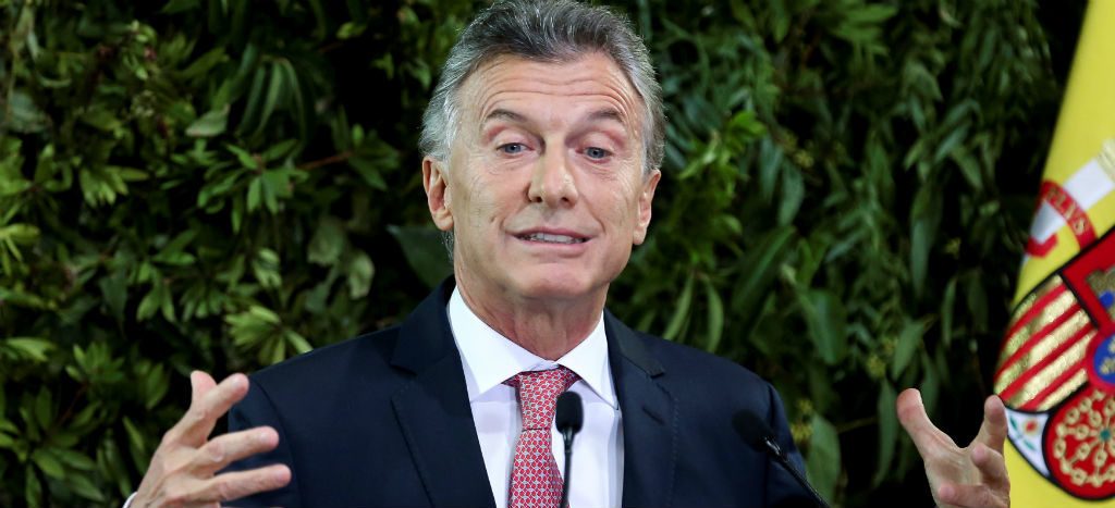 Congela Argentina precios de 60 productos básicos, tarifas de transporte y electricidad