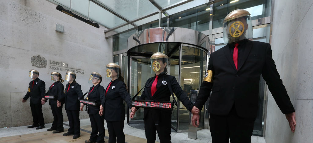 “Emergencia climática”: activistas bloquean Bolsa de Valores de Londres