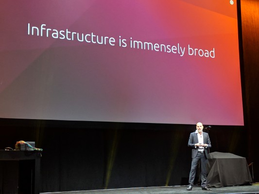 Mark Shuttleworth, de Canonical, en fundaciones de código abierto de duelo