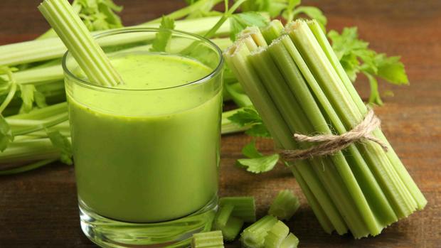 El reto del jugo del apio y cómo afecta tu salud