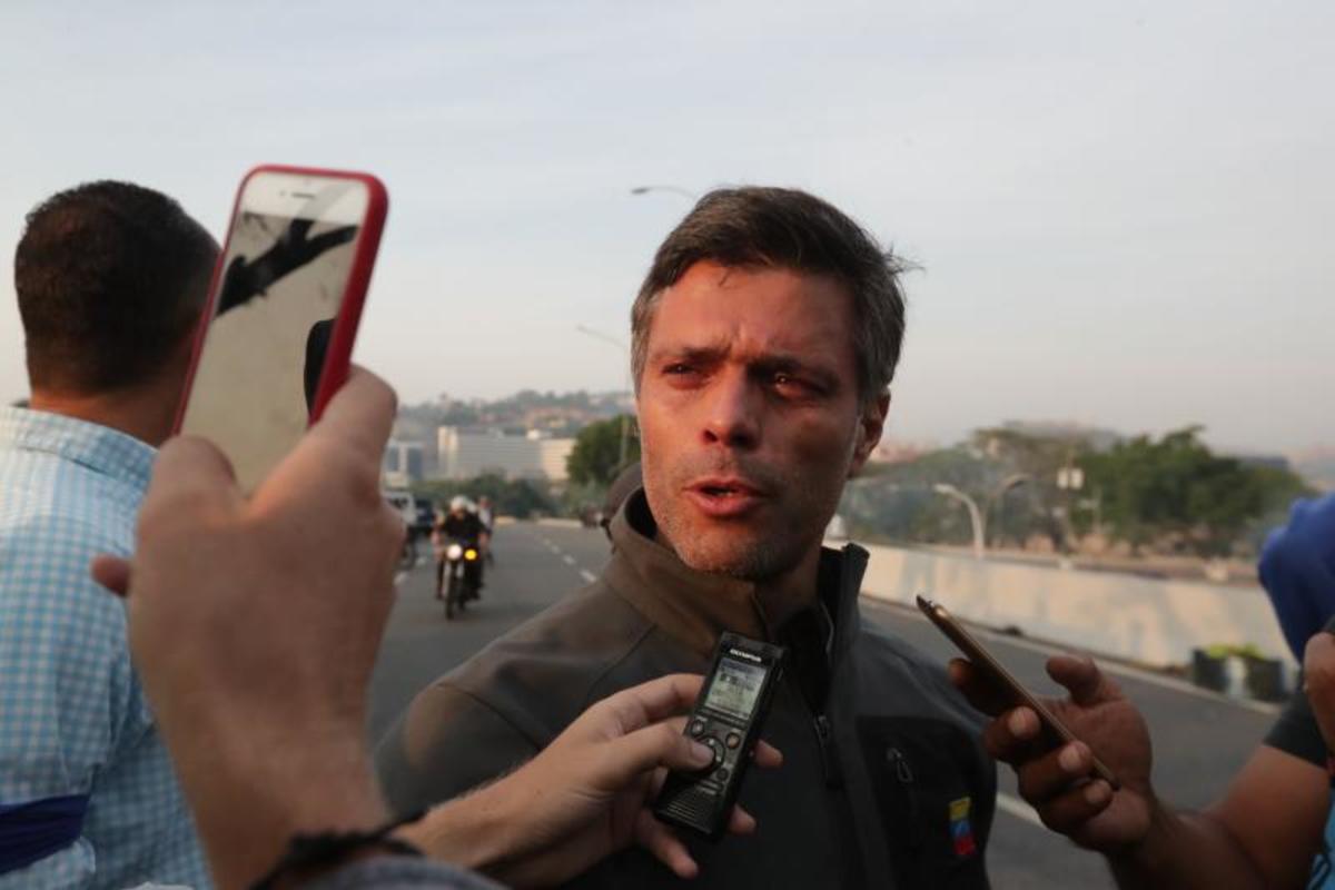 Leopoldo López se refugia en embajada chilena