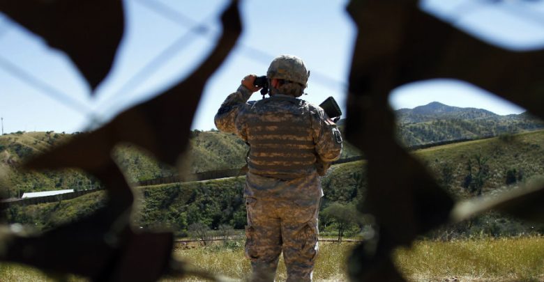 Busca EU permiso para que militares puedan interactuar con migrantes y ampliar presencia de tropas en la frontera