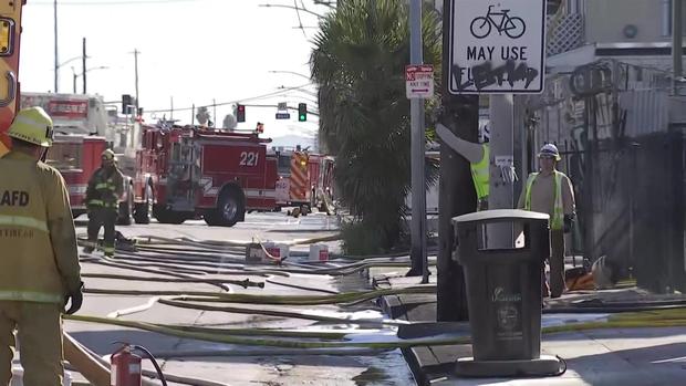 [TLMD - NATL] Fuga de gas causa explosión en Los Ángeles