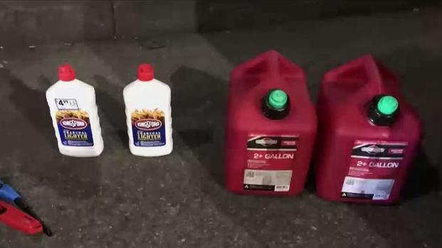 [TLMD - NY] Hombre con gasolina en San Patricio: investigan motivo