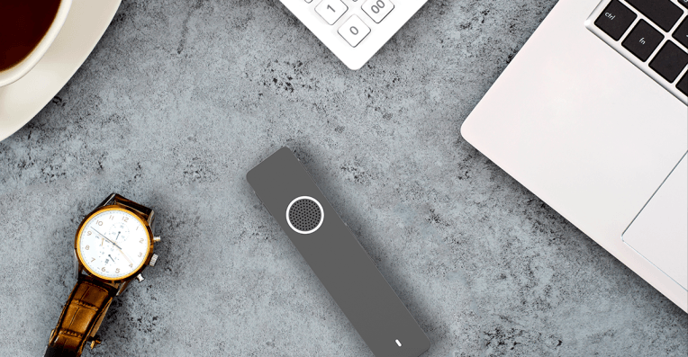 Este pequeño aparato de traductor podría ser el mejor amigo de un reportero viajero.