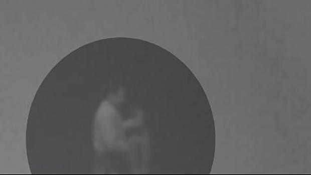 [TLMD - LV] Solo y llorando: niño de 3 años tenía su nombre en un zapato