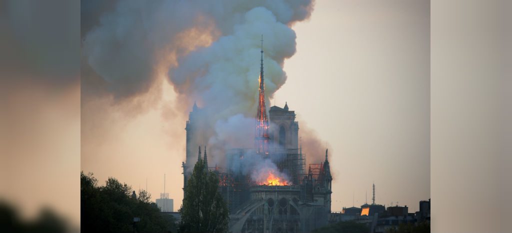 La Catedral de Notre Dame en París sufre un fuerte incendio