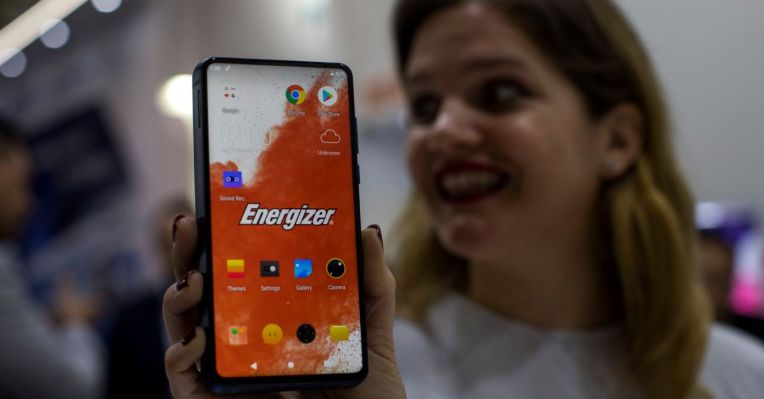La batería / teléfono masivo de Energizer demuestra un éxito viral: el éxito del crowdfunding