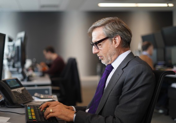 Platos de Peter Kraus en el mercado.