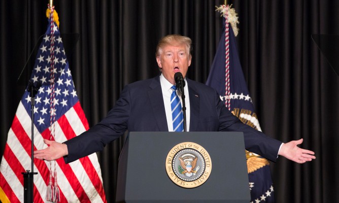 Trump, FCC revela plan para acelerar el lanzamiento de 5G