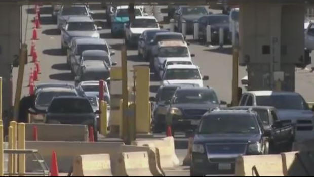 Caos en la frontera con México por retrasos en cruces
