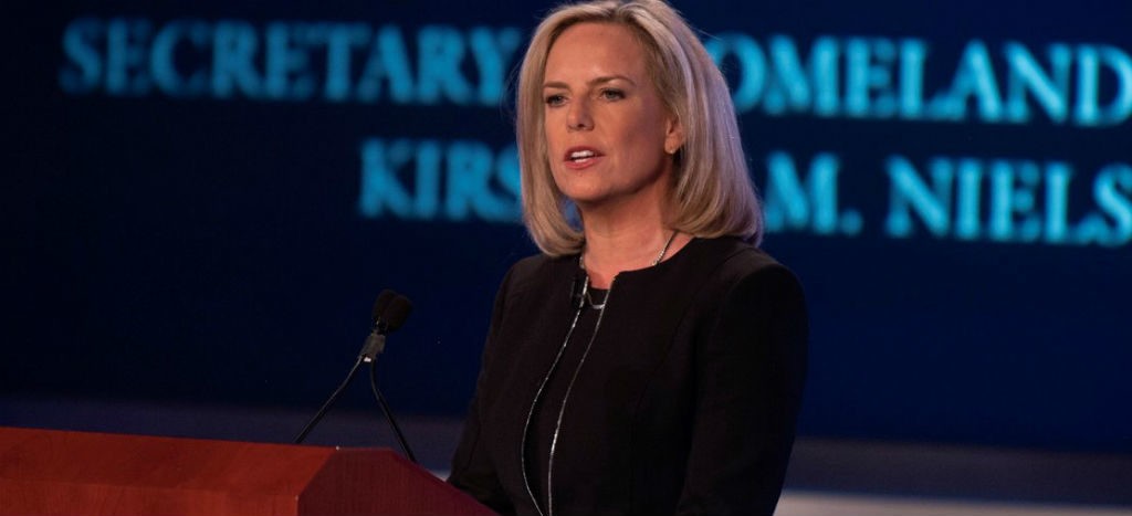 Trump reemplaza a la Secretaria de Seguridad Interna de EU