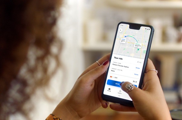 Waymo lanza la aplicación robotaxi en Google Play
