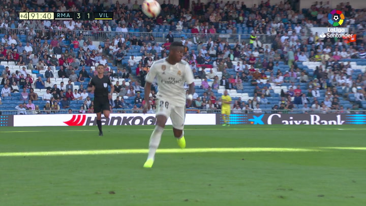 LaLiga: Real Madrid - Villarreal. La accidentada 'espaldinha' de Vinicius