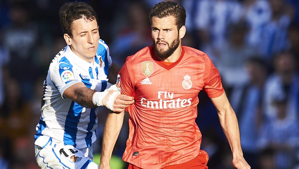SAN SEBASTIAN, SPAIN - MAY 12: Nacho Fernandez of Real Madrid CF duels for the ball with Mikel Oyarzabal of Real Sociedad during the La Liga match between Real Sociedad and Real Madrid CF at Estadio Anoeta on May 12, 2019 in San Sebastian, Spain. (Photo by Juan Manuel Serrano Arce/Getty Images)