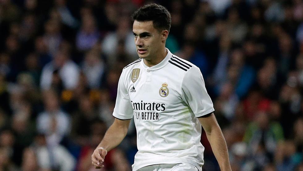 MADRID, SPAIN - MARCH 02: Sergio Reguilon of Real Madrid CF controls the ball during the La Liga match between Real Madrid CF and FC Barcelona at Estadio Santiago Bernabeu on March 02, 2019 in Madrid, Spain. (Photo by Gonzalo Arroyo Moreno/Getty Images)