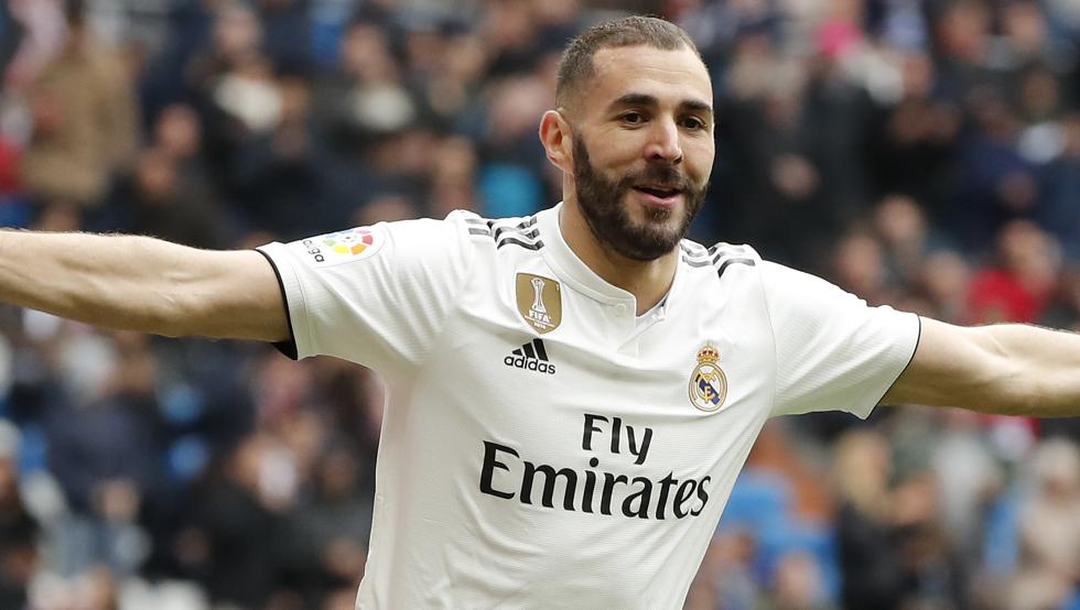 Encuentro de la Liga Santander entre los equipos Real Madrid - Athletic club de Bilbao en el estadio Santiago Bernabéu. Benzema Encuentro de la Liga Iberdrola entre los equipos Rayo Vallecano - Espanyol en la ciudad deportiva municipal de Vallecas.