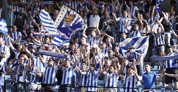 La afición de la Real explotó de alegría en Balaídos