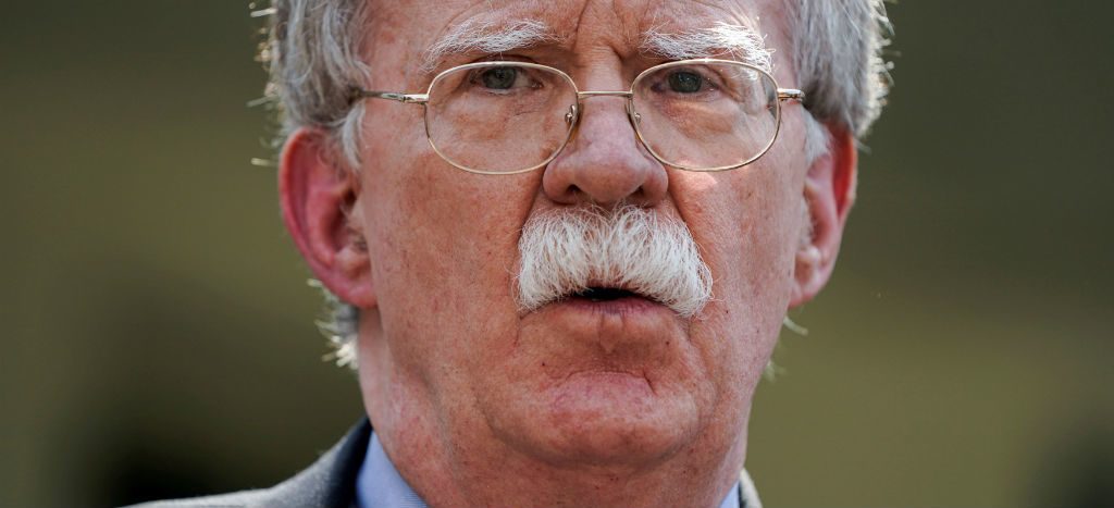 Acusa Bolton a Irán de los sabotajes a barcos petroleros en el golfo